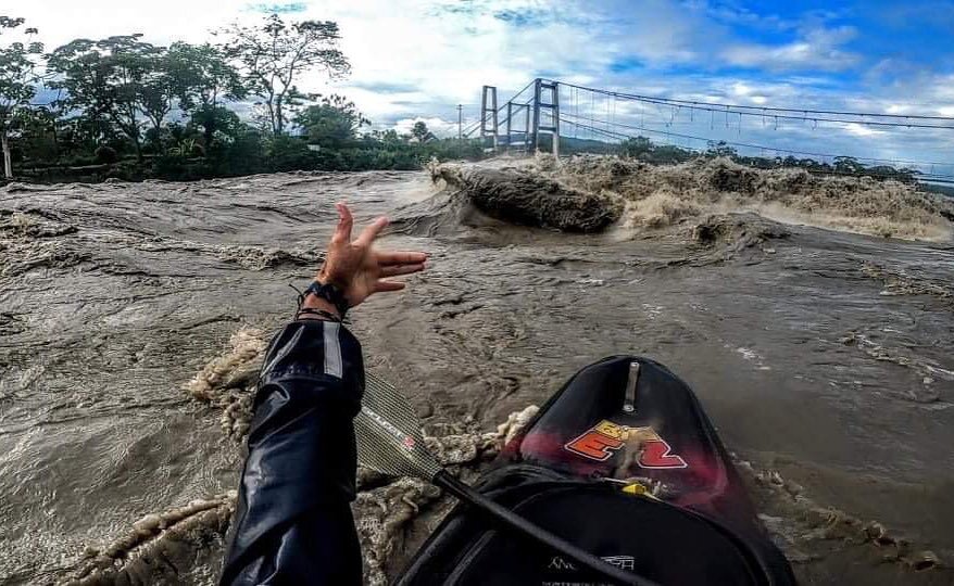 Local paddler @jordanespinosaa  getting after it. Richter flows on the classic Jatun Yacu class III #stout #ecuador #rainyseason #brown #whitewater #kayaking #rivers #highflow #epic #adventure