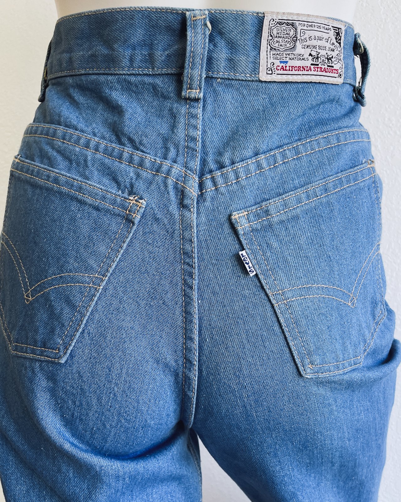 80s Cali Straights Levi's Jeans (26) — West Hexes