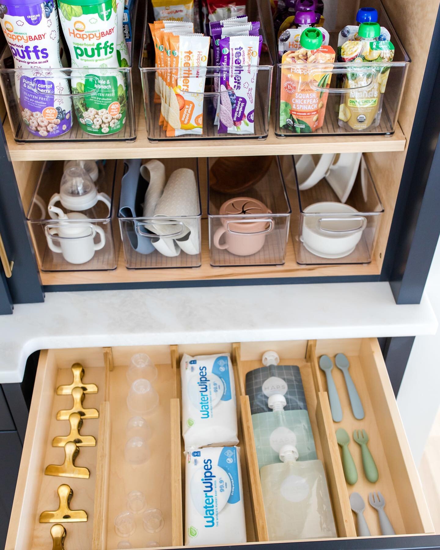 As a parent a baby/kid station in your pantry is a MUST.🍋 

Making a meal or grabbing a quick snack on the go? Organizing + creating zones makes your routine that much easier (and prettier✨)

Link in bio to book!

Photo: @marissaelisephotography