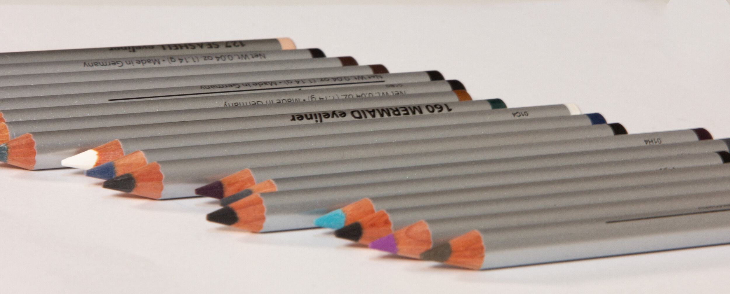 eye liner for dark skin  (Copy)