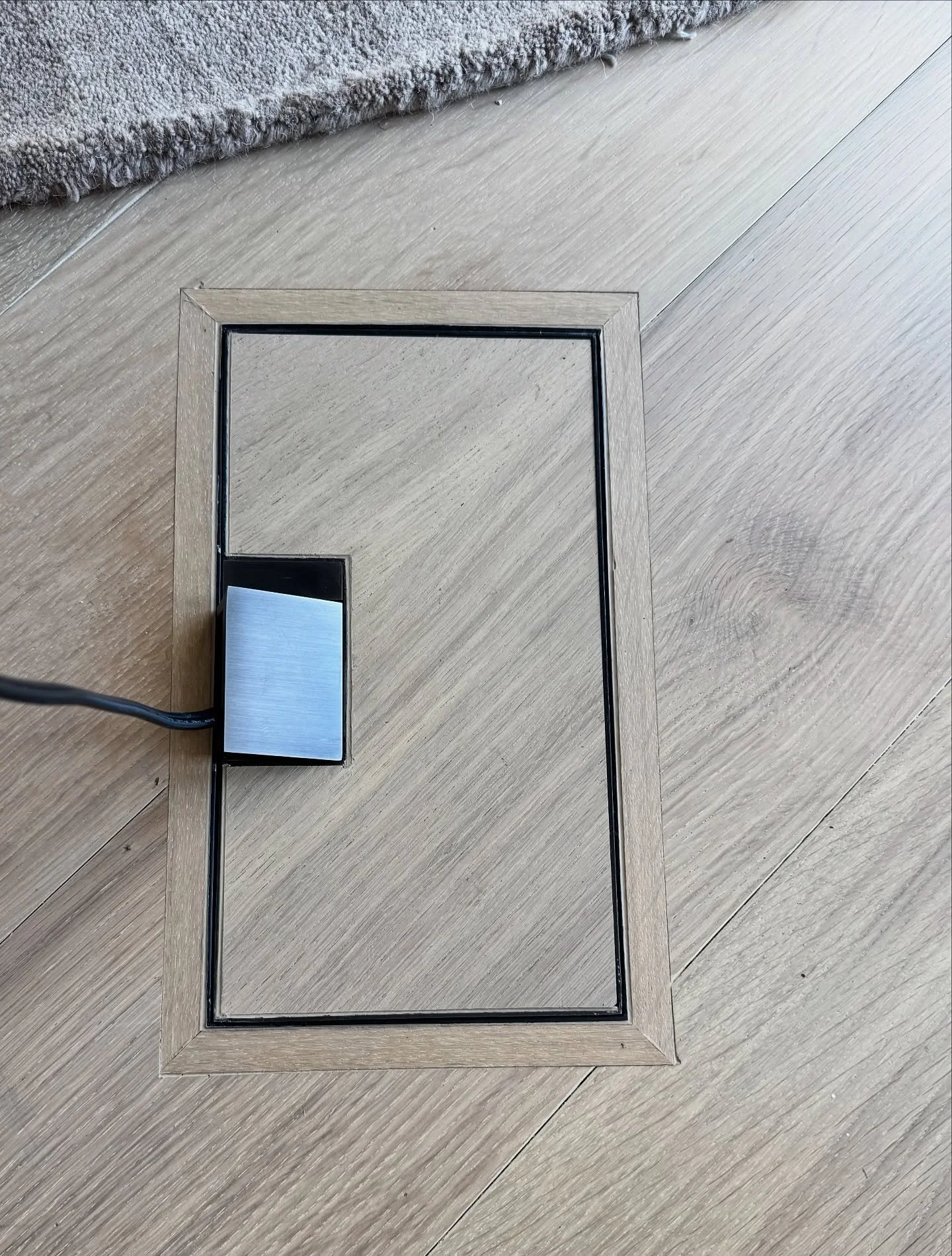 Another @dcwsignaturehomes custom design to hide the ugly floor outlets.  Where function meets form. #luxuryhomes #customhomes #architecture #interiordesign