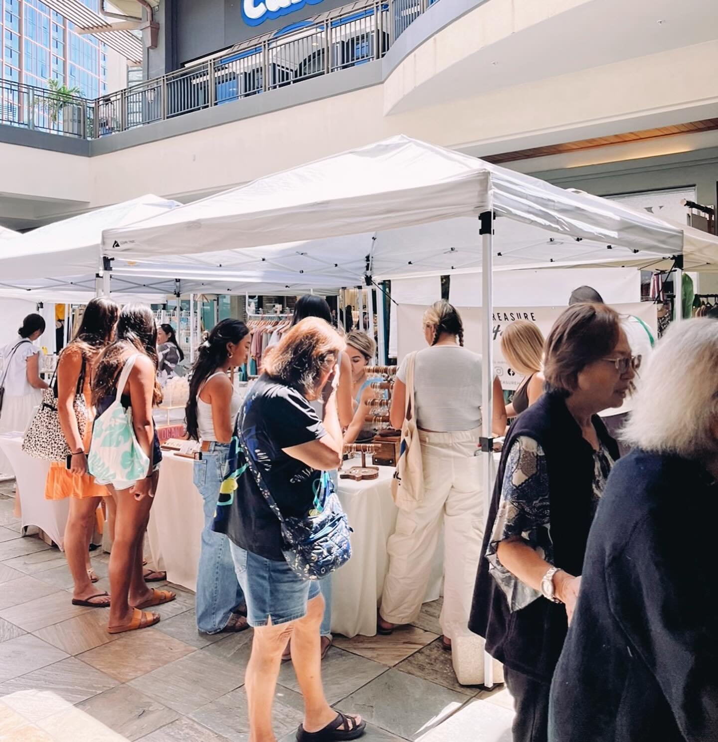 It&rsquo;s a beautiful day for a market! 🌞🎪

Join us 〰️TODAY〰️ at our Ala Moana Center Market from 11am-4pm @alamoanacenter Mall Level 2, Mauka Wing! 📍

There will be 50+ curated small businesses to browse + shop 🛍️ Come see all of the amazing lo