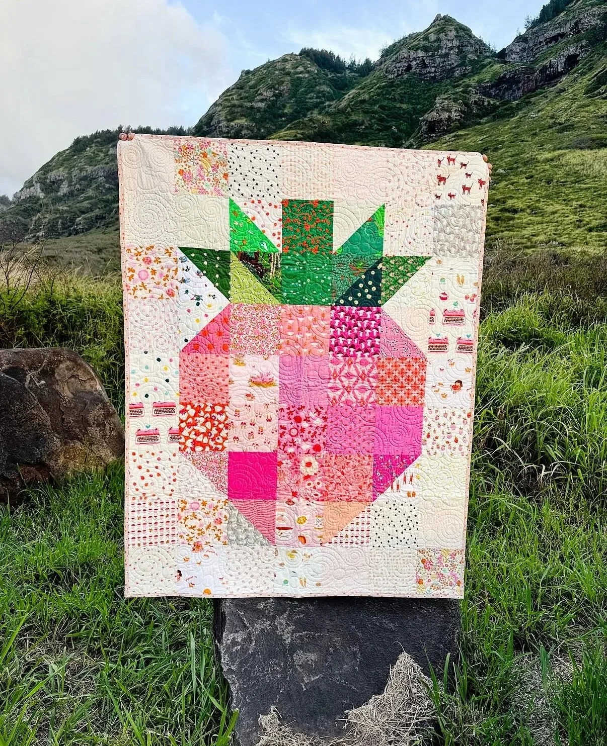 Breathe a little color, texture, and pattern into your life! Amber of @oneshabbychickhawaii is a local quilter and maker of bright and beautiful fabric goods. 🪡🌅

Find Amber&rsquo;s pop-up next Saturday at our first pop-up of August- you can&rsquo;