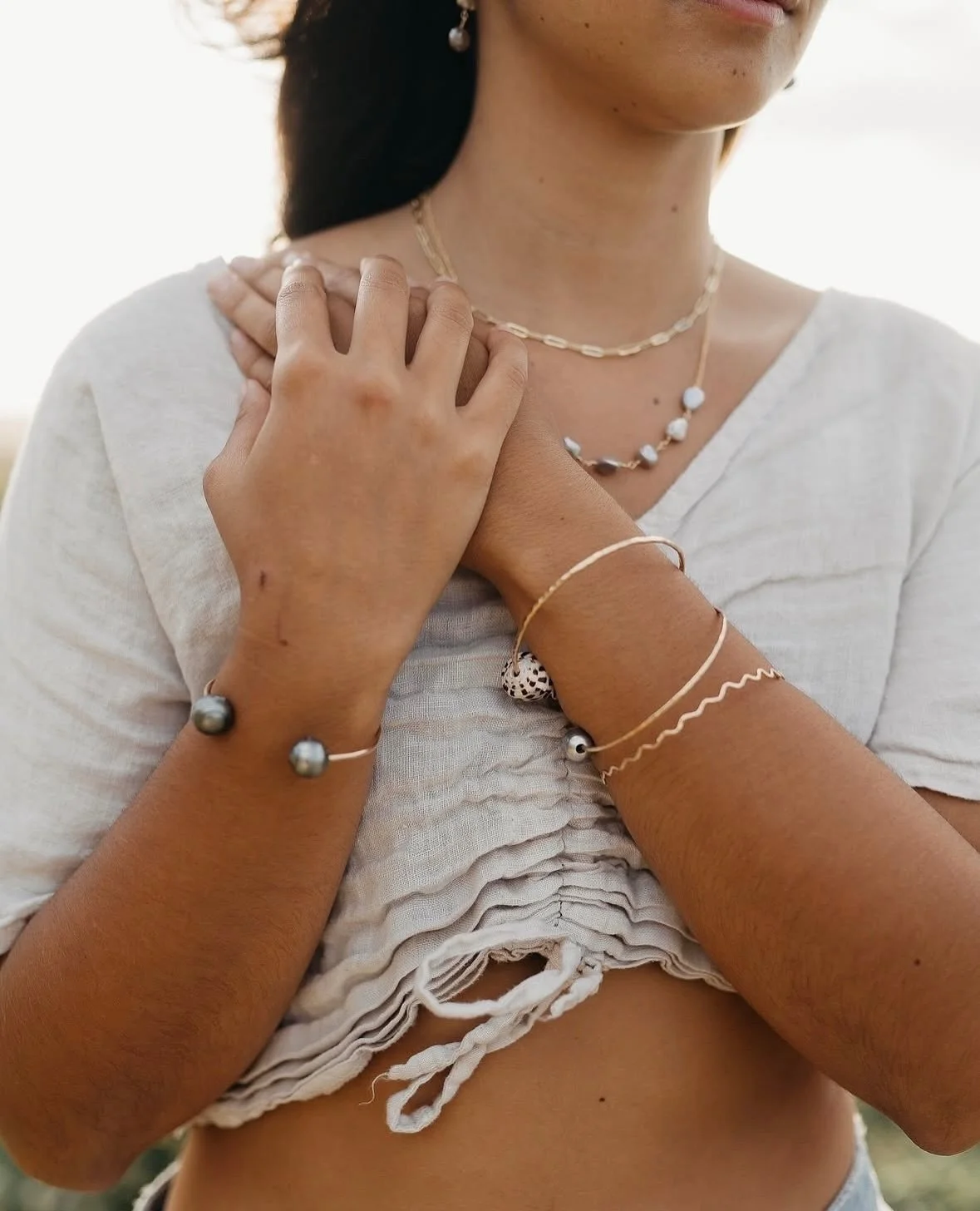 Stand out and sparkle at school this year by shopping small + local. ✨🛍️

14k Gold Filled bangles, rings, and more made on Oʻahu featuring shells and pearls from the ocean, find your new faves at @tw_jewels pop-up at our Ala Moana Center Market 〰️th