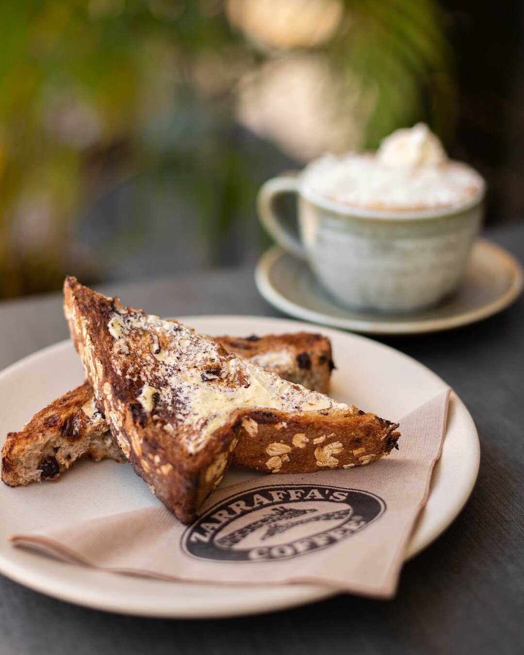 Is there anything better than starting your weekend with a warm slice of buttered raisin toast? Let us spoil you in store today 😍

#Zarraffas #ZarraffasCoffee #SpecialtyCoffee #RaisinToast