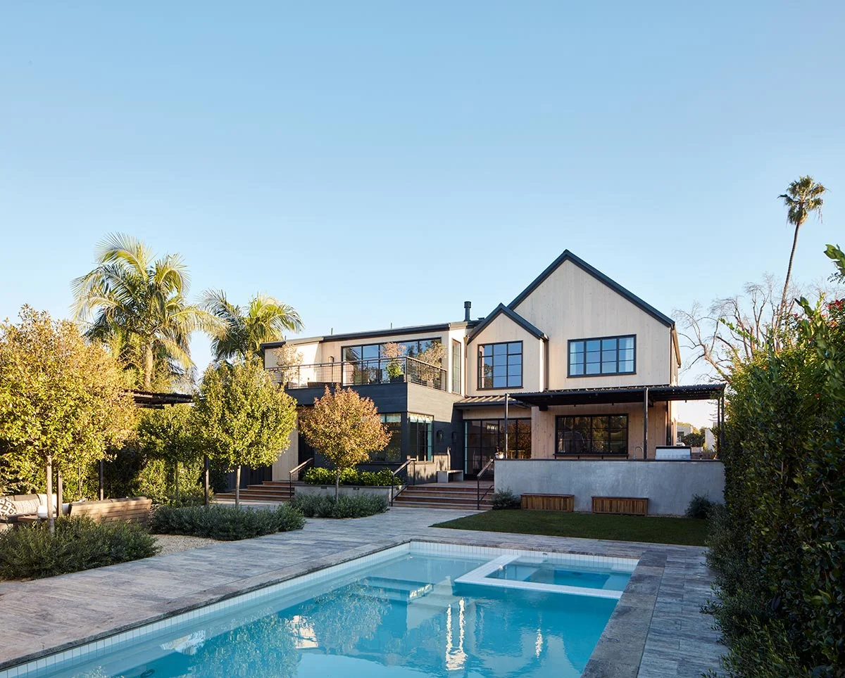 Rear-Facade-of-a-Modern-Farmhouse-with-an-Outdoor-Kitchen-Deck-and-Pool-in-Venice-Beach-Designed-by-Carol-Allen-of-Studio-Allen-Architects-and-Kishani-Perera.jpg
