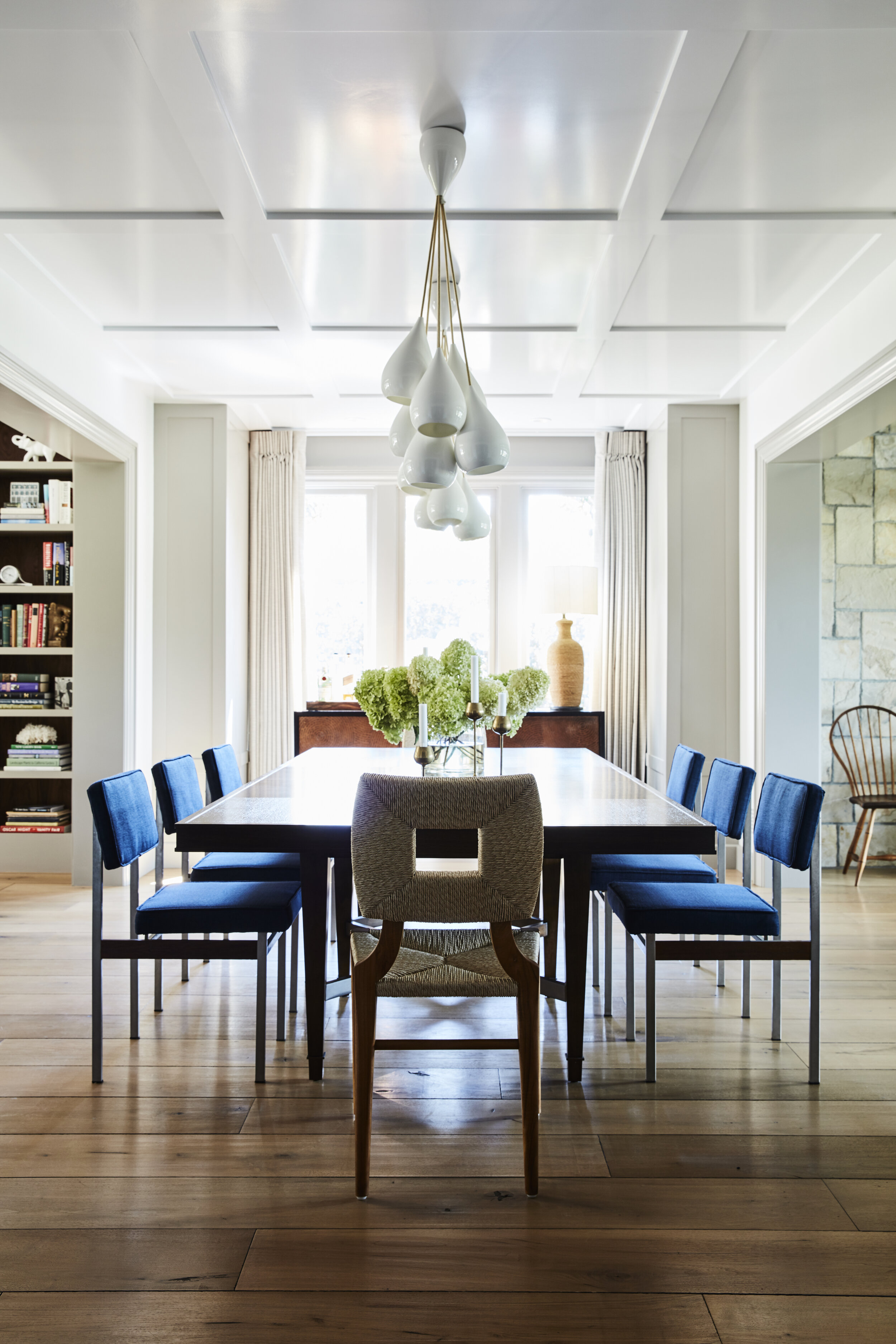 Dining-room-of-a-Modern-Craftsman-in-SantaMonica-Designed-by-Carol-Allen-of-Studio-Allen-Architects.jpg