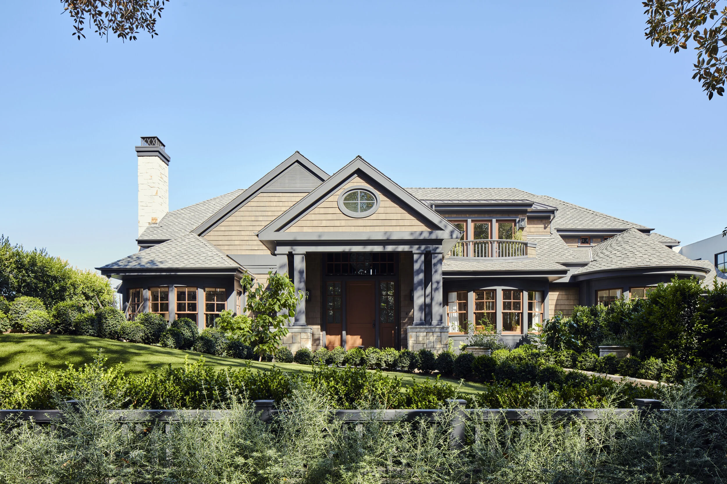 Front_facade-of-a-Modern-Craftsman-in-SantaMonica-Designed-by-Carol-Allen-of-Studio-Allen-Architects.jpg