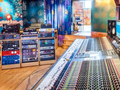 Studio-1-Desk-Outboard-Live-Room_-2-400x300.jpg