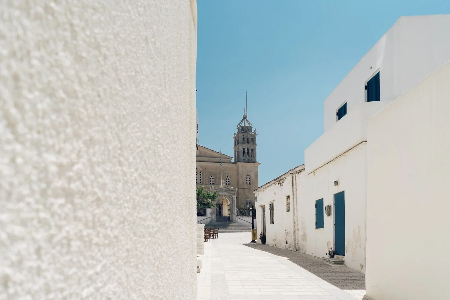 J1 Modern Classic Lightroom preset for a quiet, minimalist Japanese film look. Features soft pastel colors, airy highlights, and a clean, serene lifestyle aesthetic.