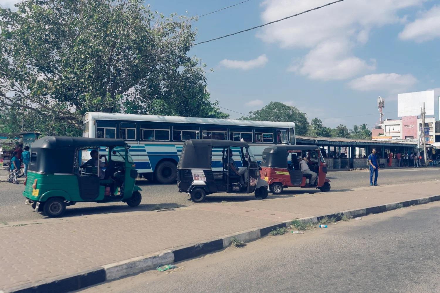 V7 Modern Classic Lightroom preset showing an expired slide film effect. High contrast with cyan-blue shadow shifts and a dramatic cinematic finish.