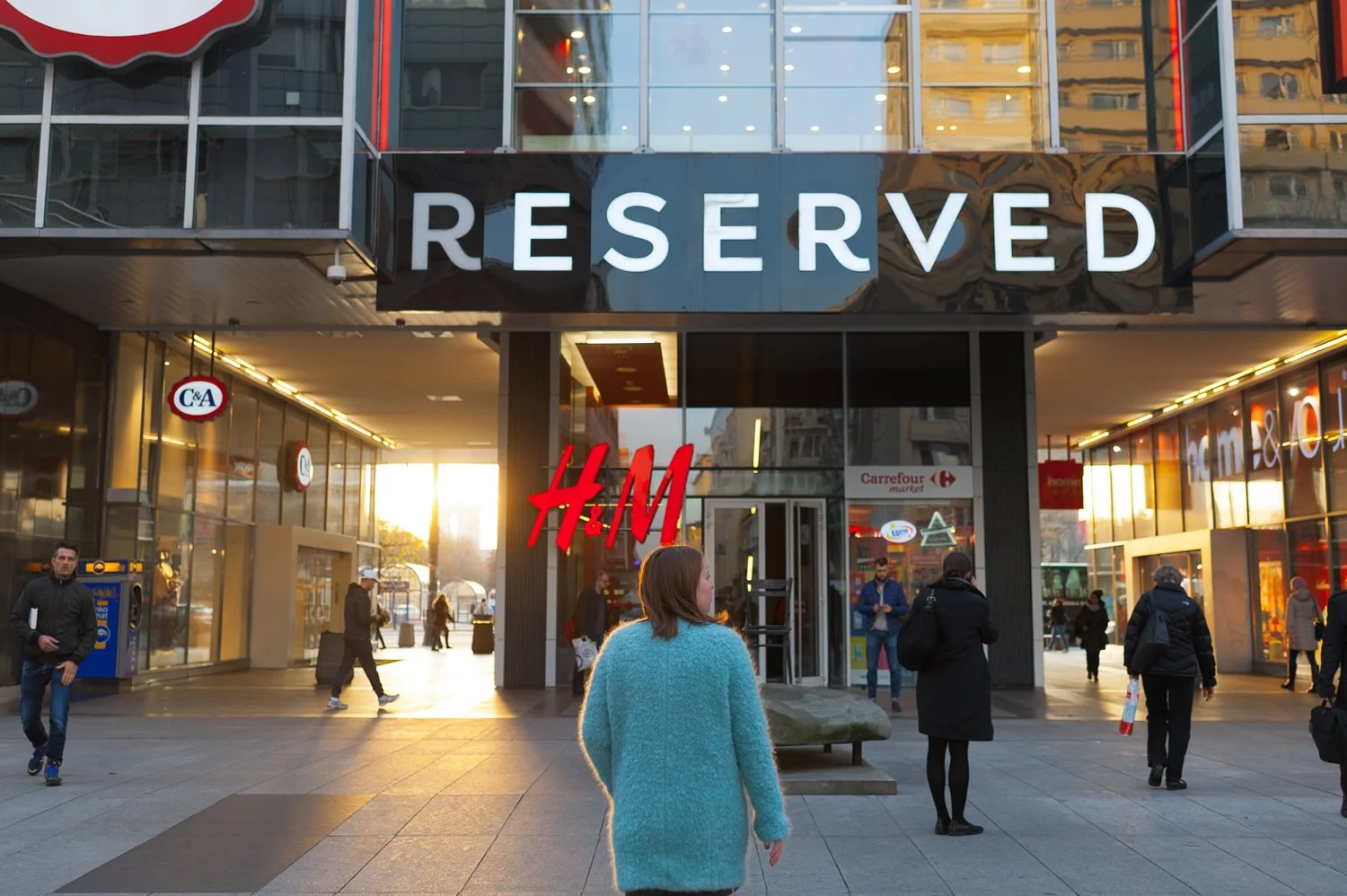 The V-Series Iconic Archive | 8 Modern Vintage Film Presets for Lightroom & Mobile