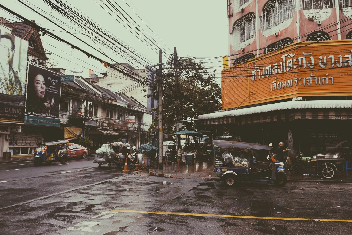 P7 Modern Classic | Honey Glow & Golden Hour Polaroid Preset for Lightroom & Mobile