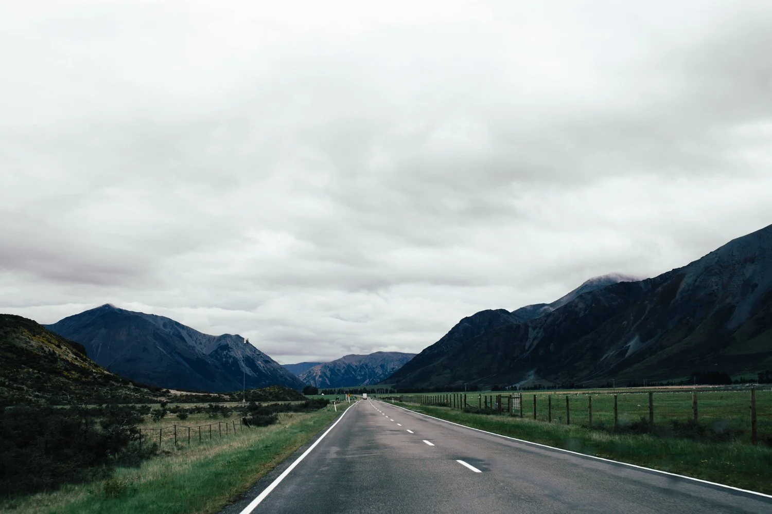 Q-Series Modern Classic | Q2 Quiet Archive for Lightroom & Mobile