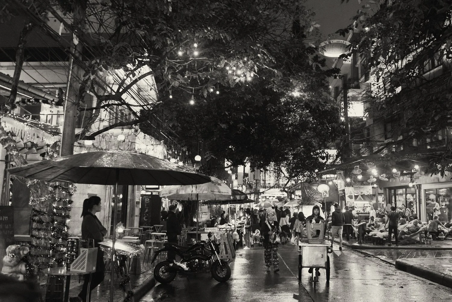 X5 Modern Classic Lightroom preset for a Neon Noir cinematic look. Features deep crushed blacks, teal-infused shadows, and vibrant highlight separation for a dramatic night-time aesthetic.