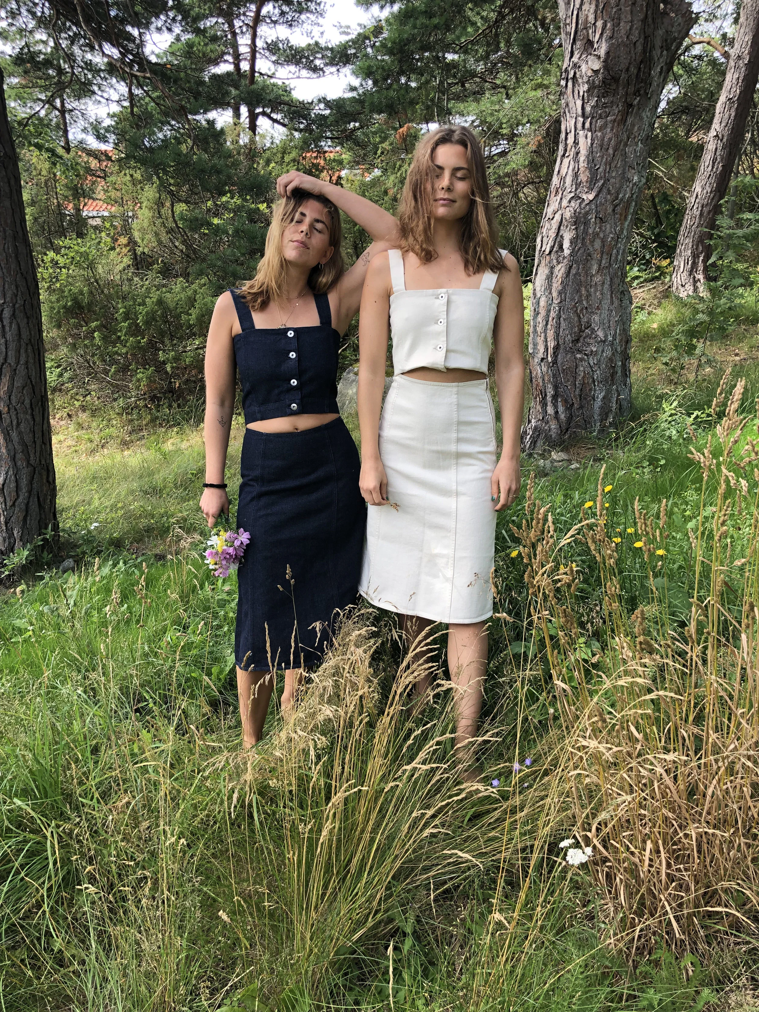 ria top japan & ria Skirt japan (indigo & off-white)