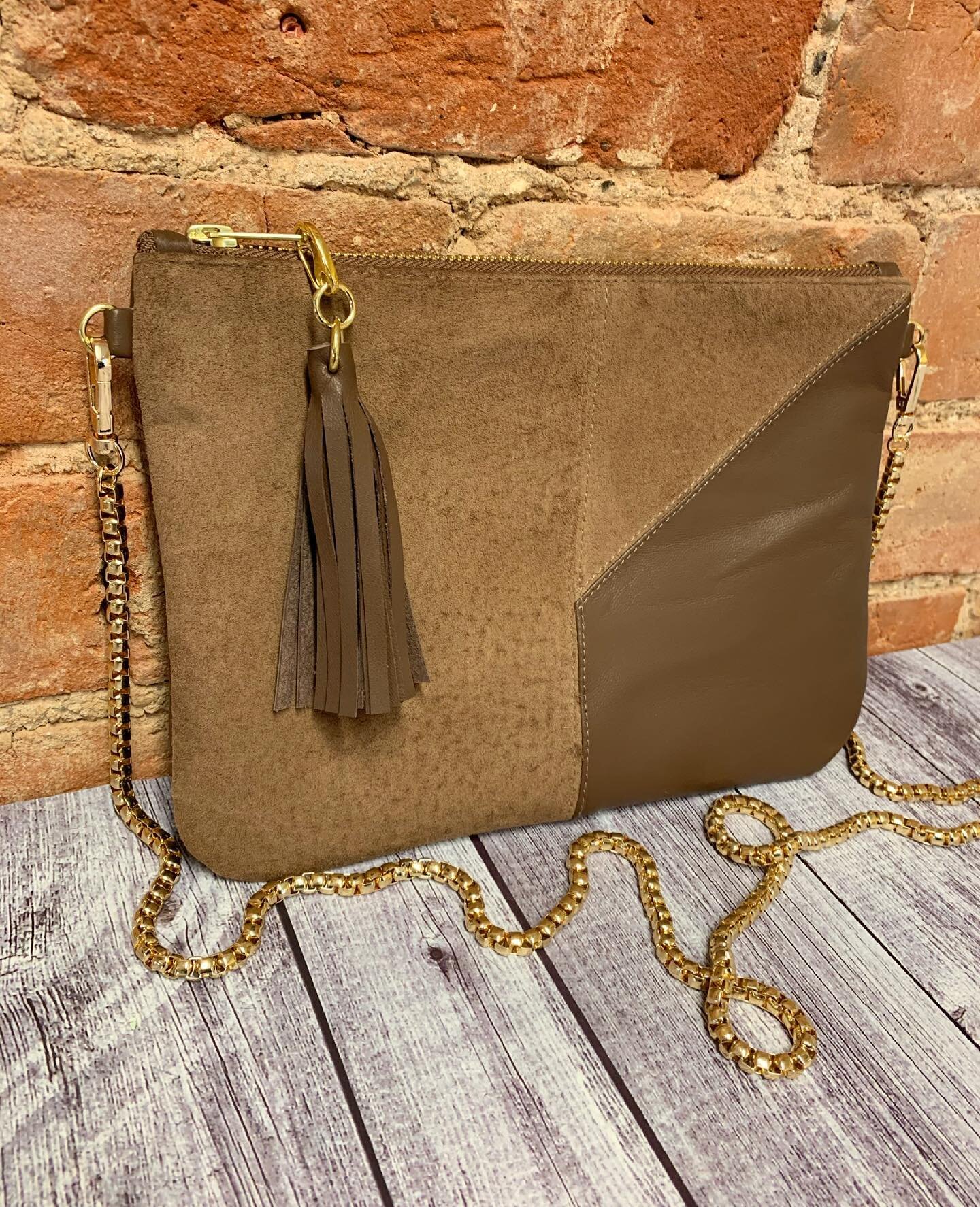 Brown leather and suede panelled clutch! This has to be one of my favourites! A completely timeless colour and design of bag. 
Everyone needs a brown staple clutch in their wardrobe. 
This exact one is ready and waiting online now!! 
Only one availab