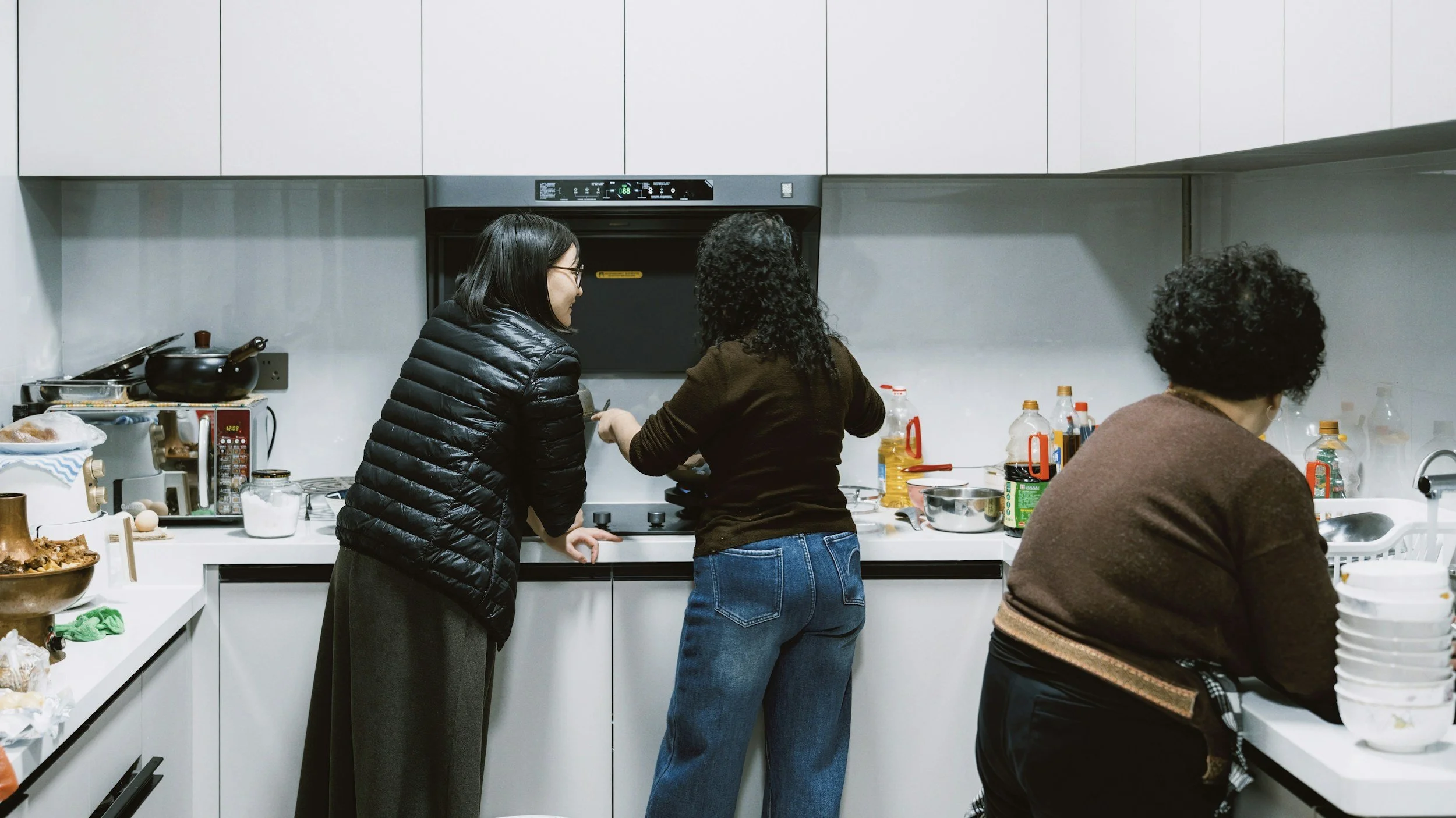 Cook Together, Save Together/Sharing meals saves money, time, energy and cuts food waste. Cooking as a group means fewer leftovers, less packaging and lower oven use. Better for your budget, the planet, and makes meals more social.##