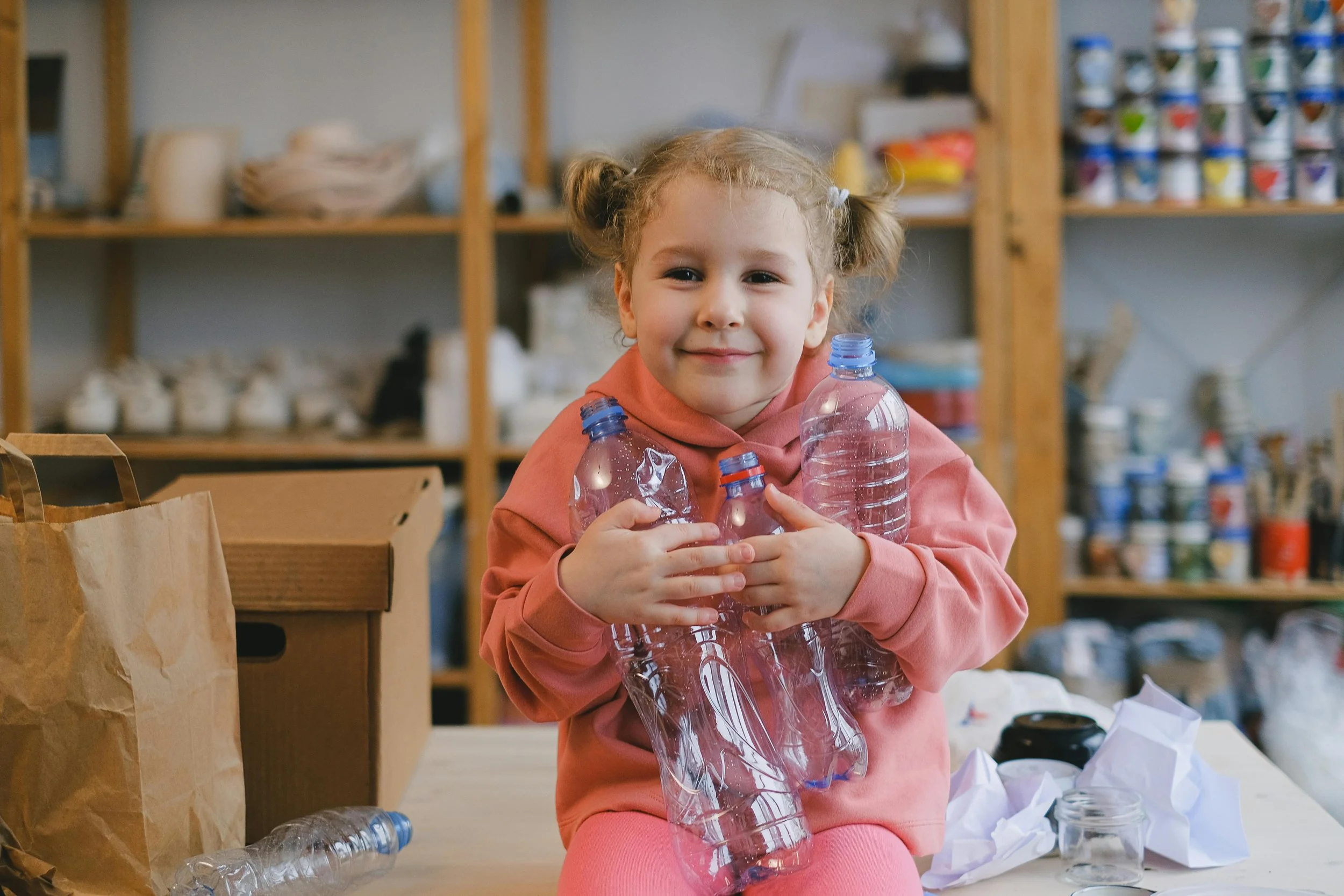 Recycle Right/Around 80% of school waste can be recycled, but only 20% is. Mixing waste can mean the whole bin ends up in landfill. Recycling properly means less rubbish, less pollution and more resources saved.##
