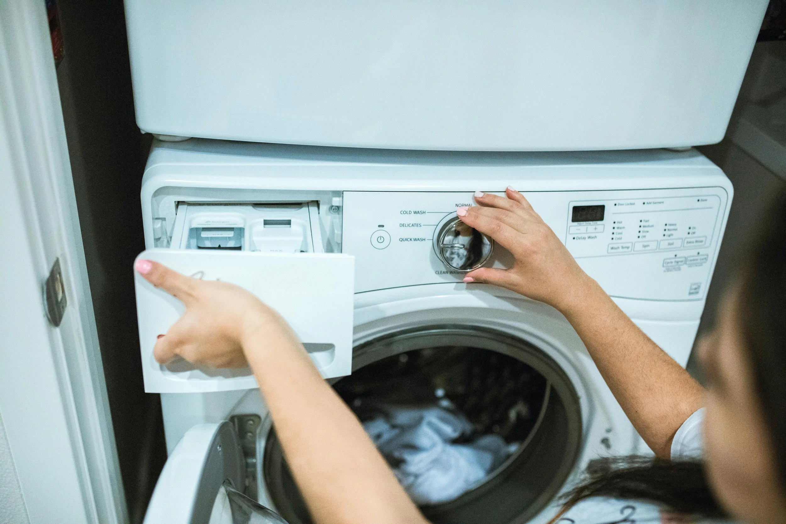 Keep it Clean, Keep it 30!/Wash clothes at 30 °C instead of 40 °C. They’ll still come out fresh — and you’ll use about 40% less energy, saving around £13 a year on your bills. Cooler washes protect your clothes and the planet.##