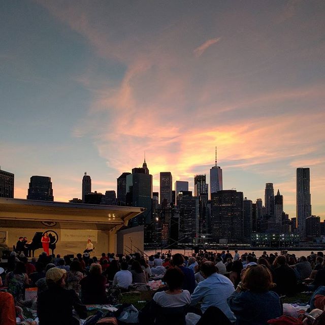 A perfect NYC moment... The Met at Brooklyn Bridge. Downtown is the stage. #brooklyn #nycarchitecture #metopera #downtown #freesummerevents #sunsetnyc