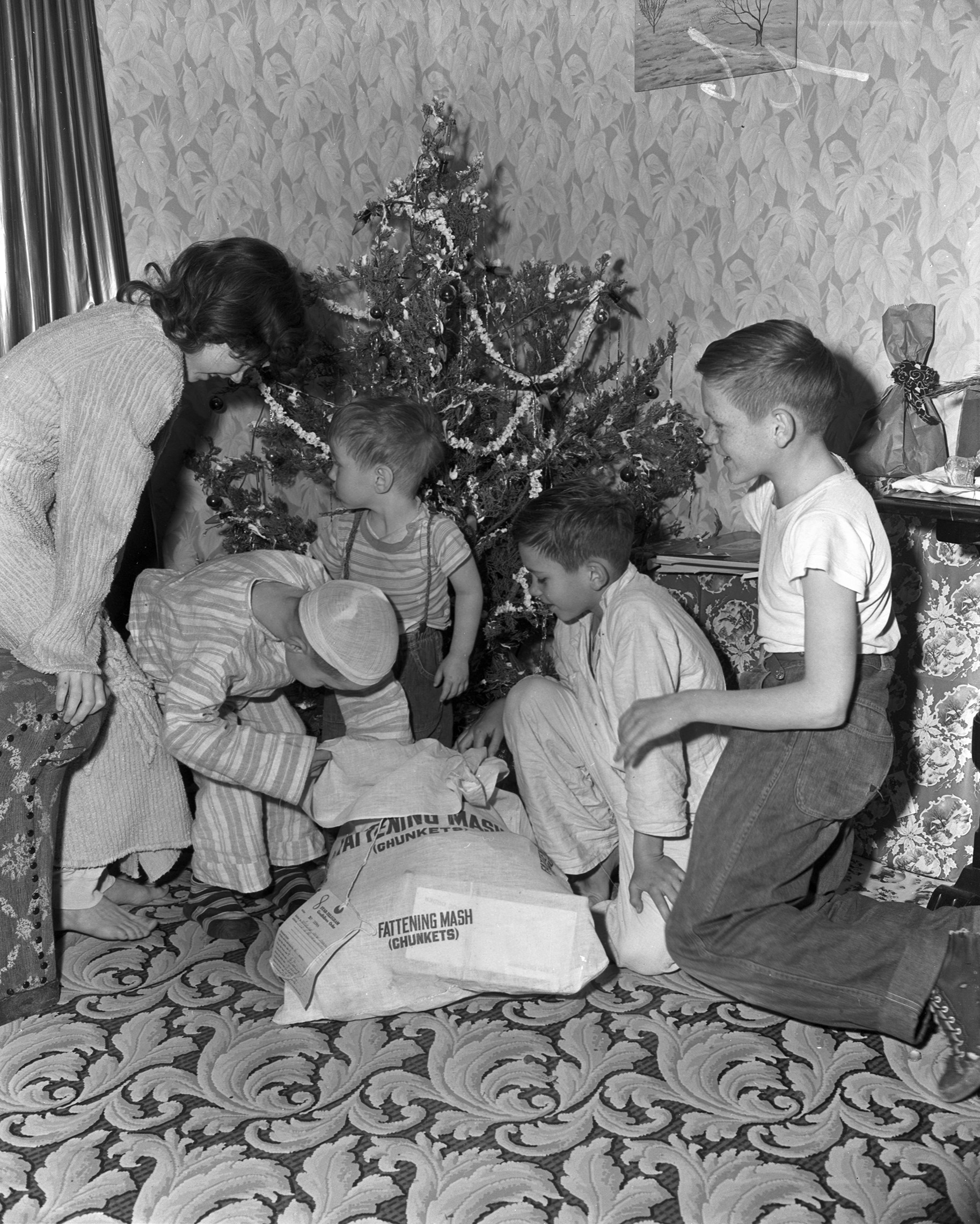 Goodfellow_Family Around Tree_1951.jpg