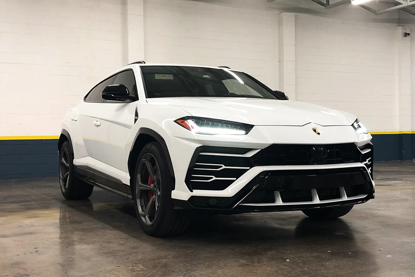 Lamborghini-Urus-_-Website1.jpg