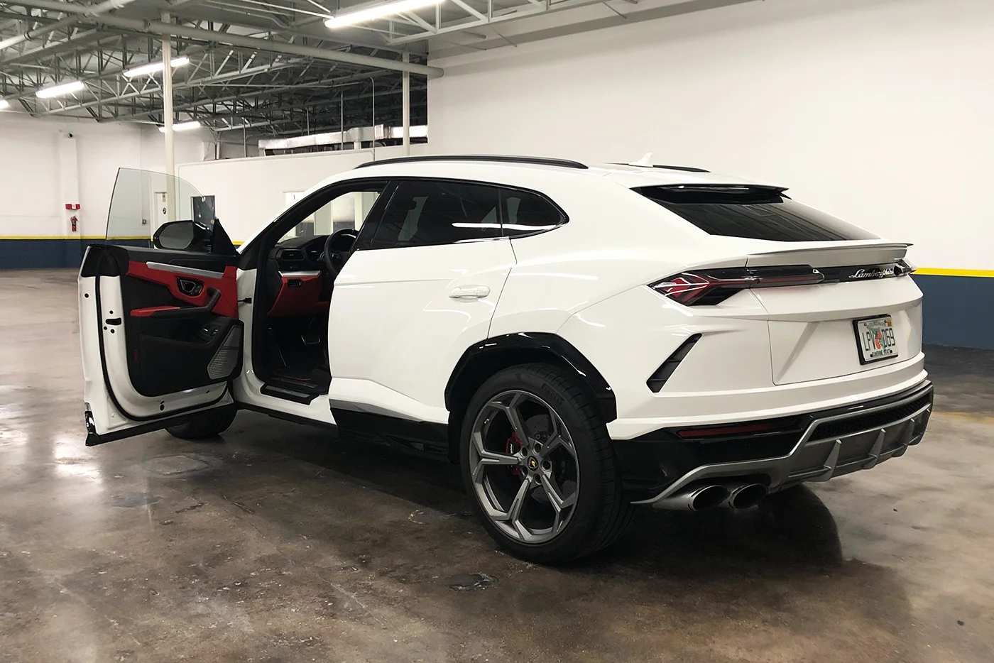 Lamborghini-Urus-_-Website3.jpg