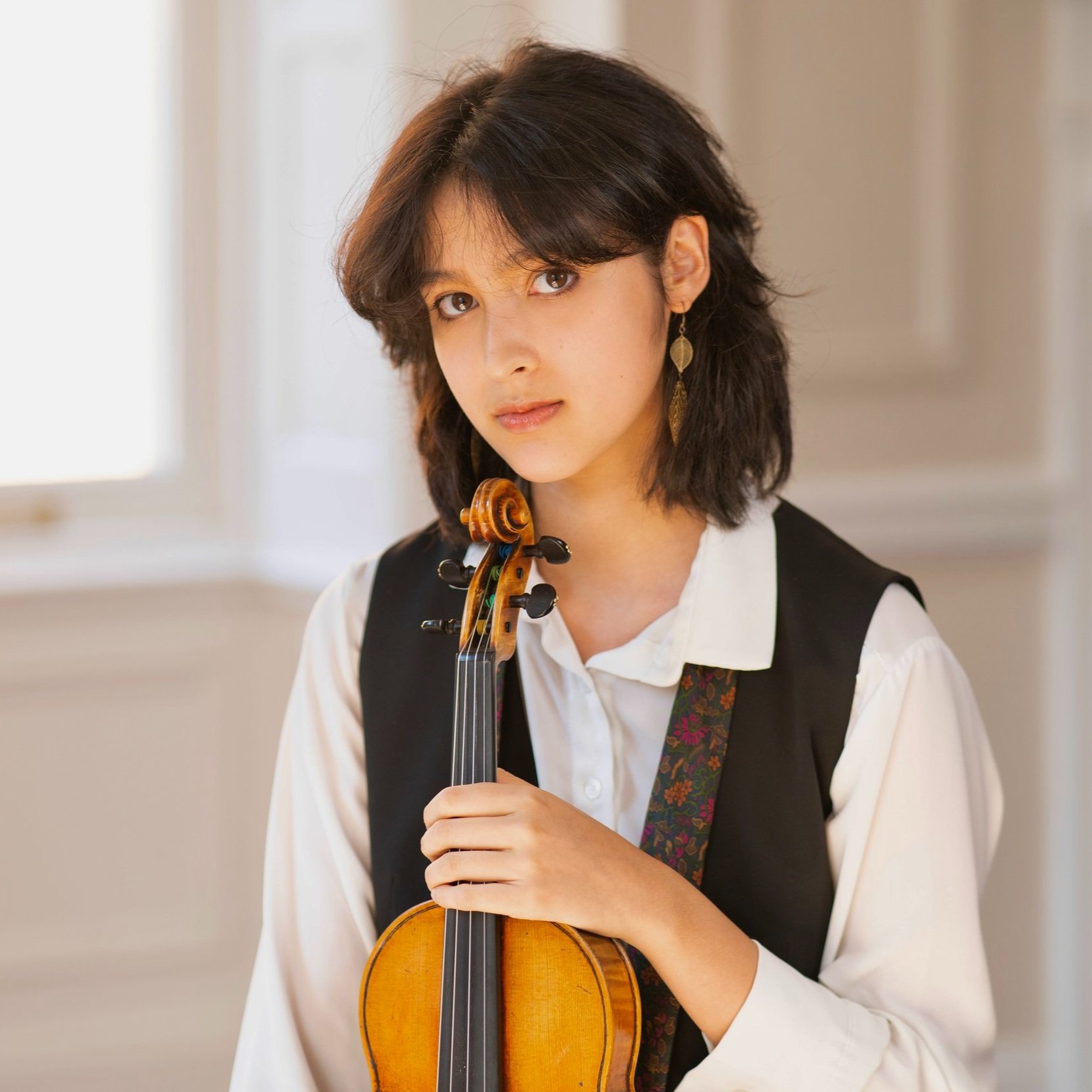 Leah Amory, violin