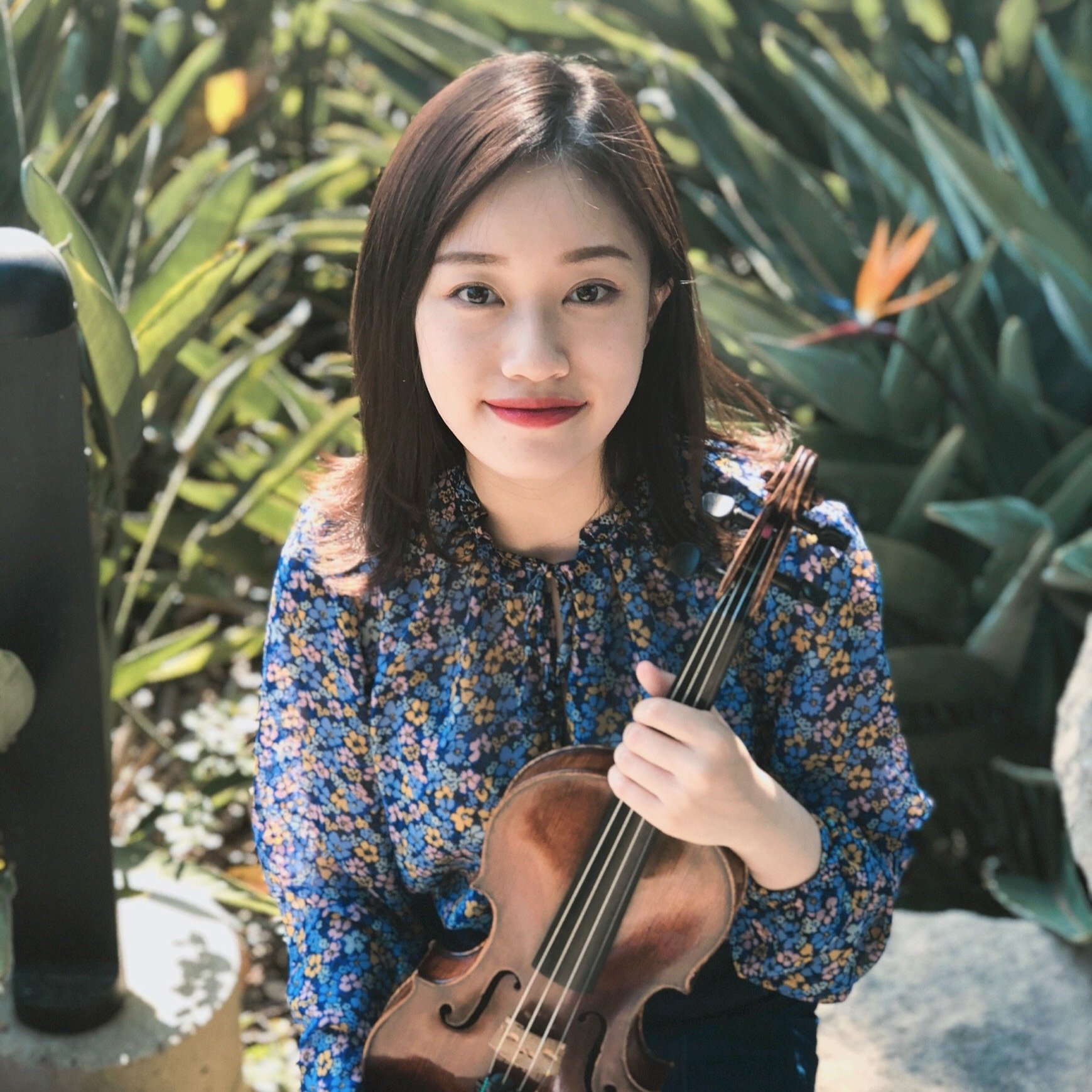 Qianru Elaine He, violin