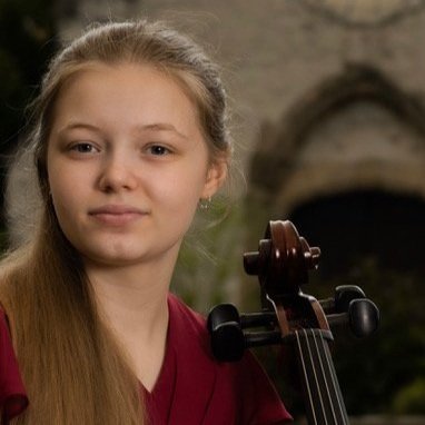 Amelia Zitoun, cello