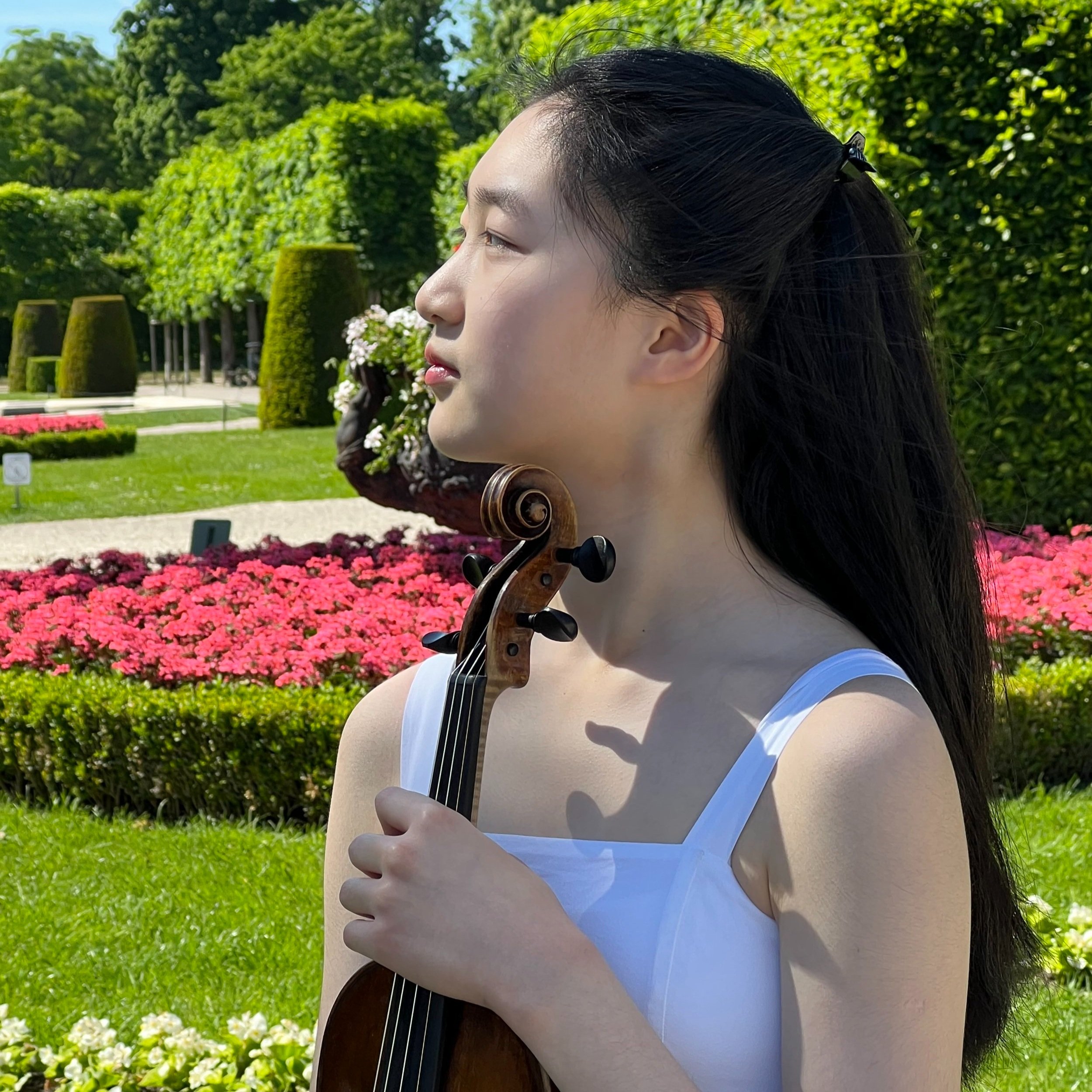 Corina Deng, violin