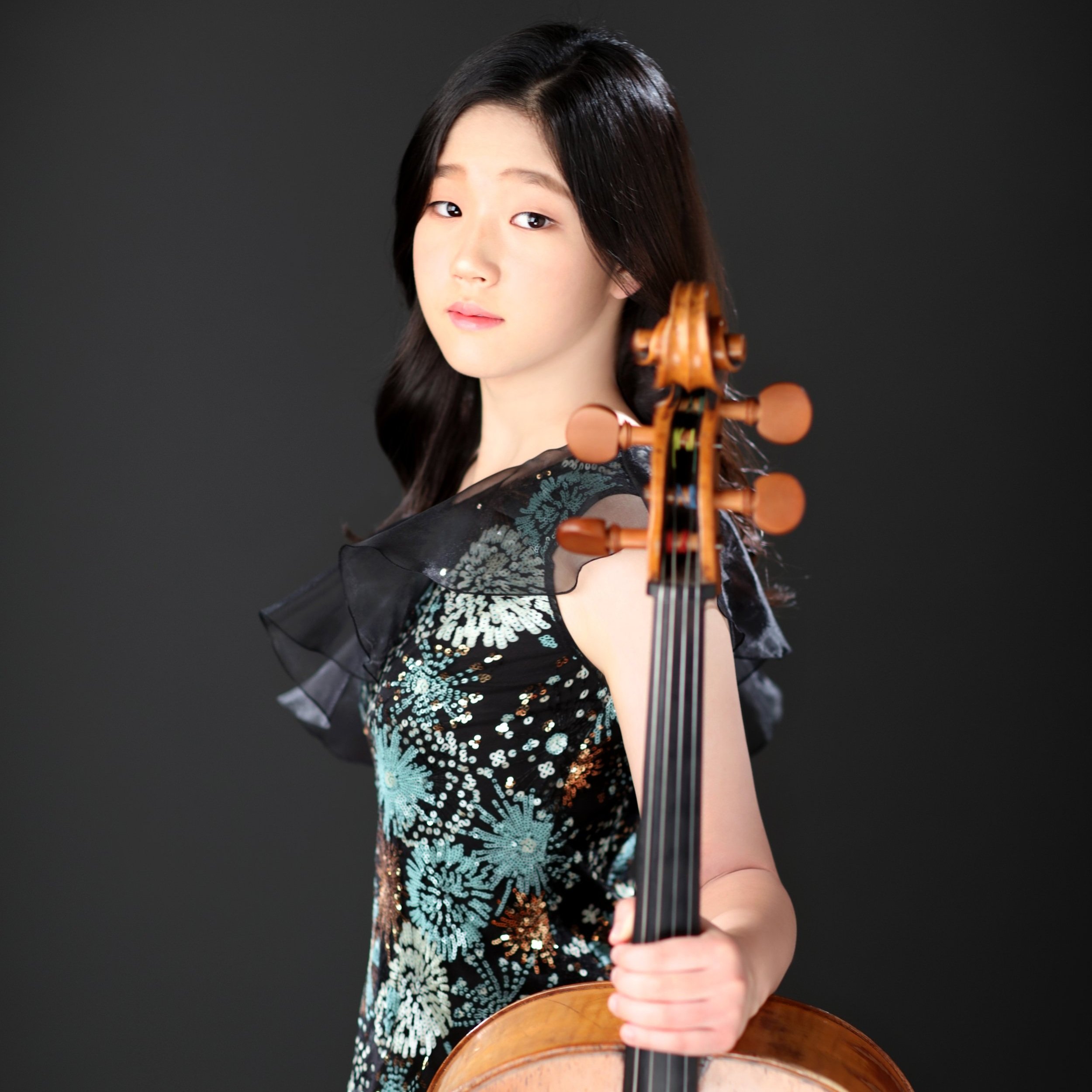 Evelyn Joung, cello