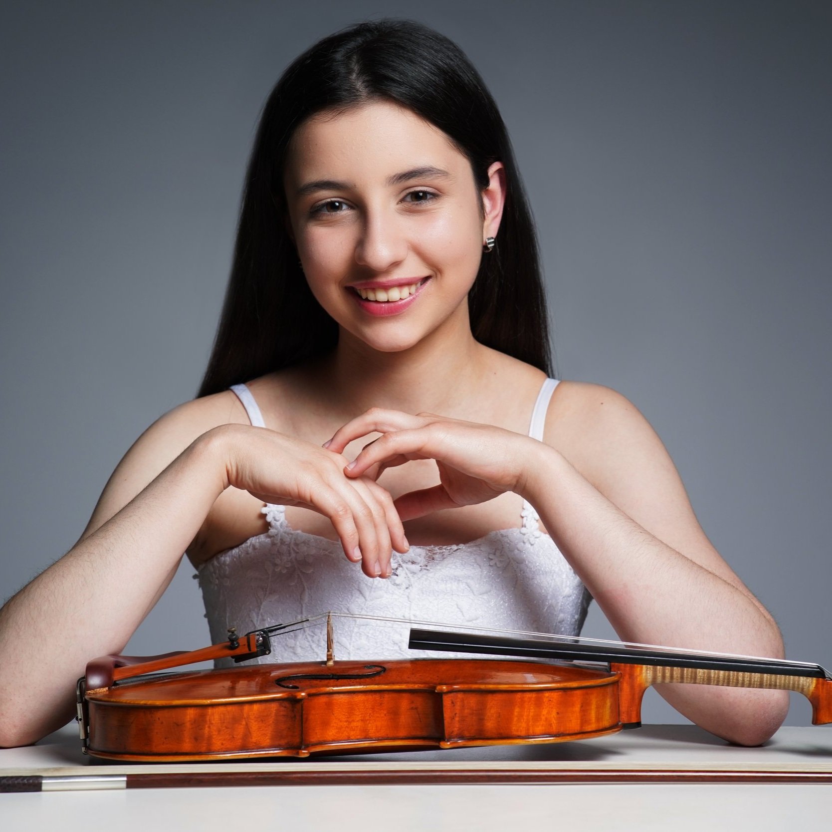 Pilar Policano, violin