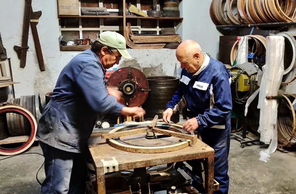 Cerchio-Ghisallo-Giovanni-e-Boris-al-lavoro-1024x673.jpg