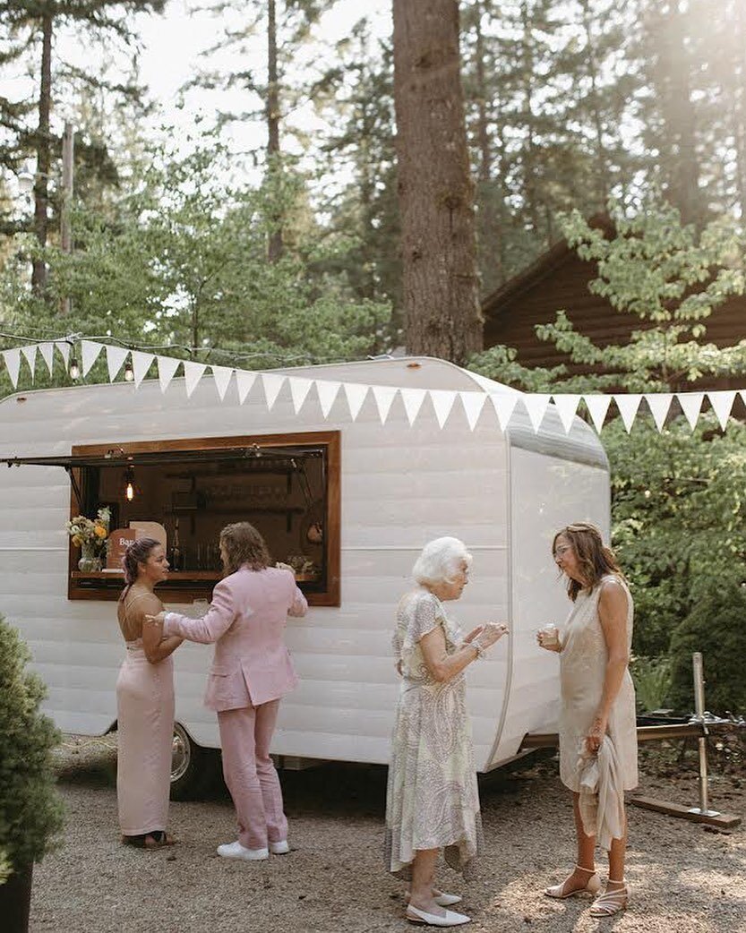 Just a whimsical little garden party in the middle of the forest&hellip; magic 🪄