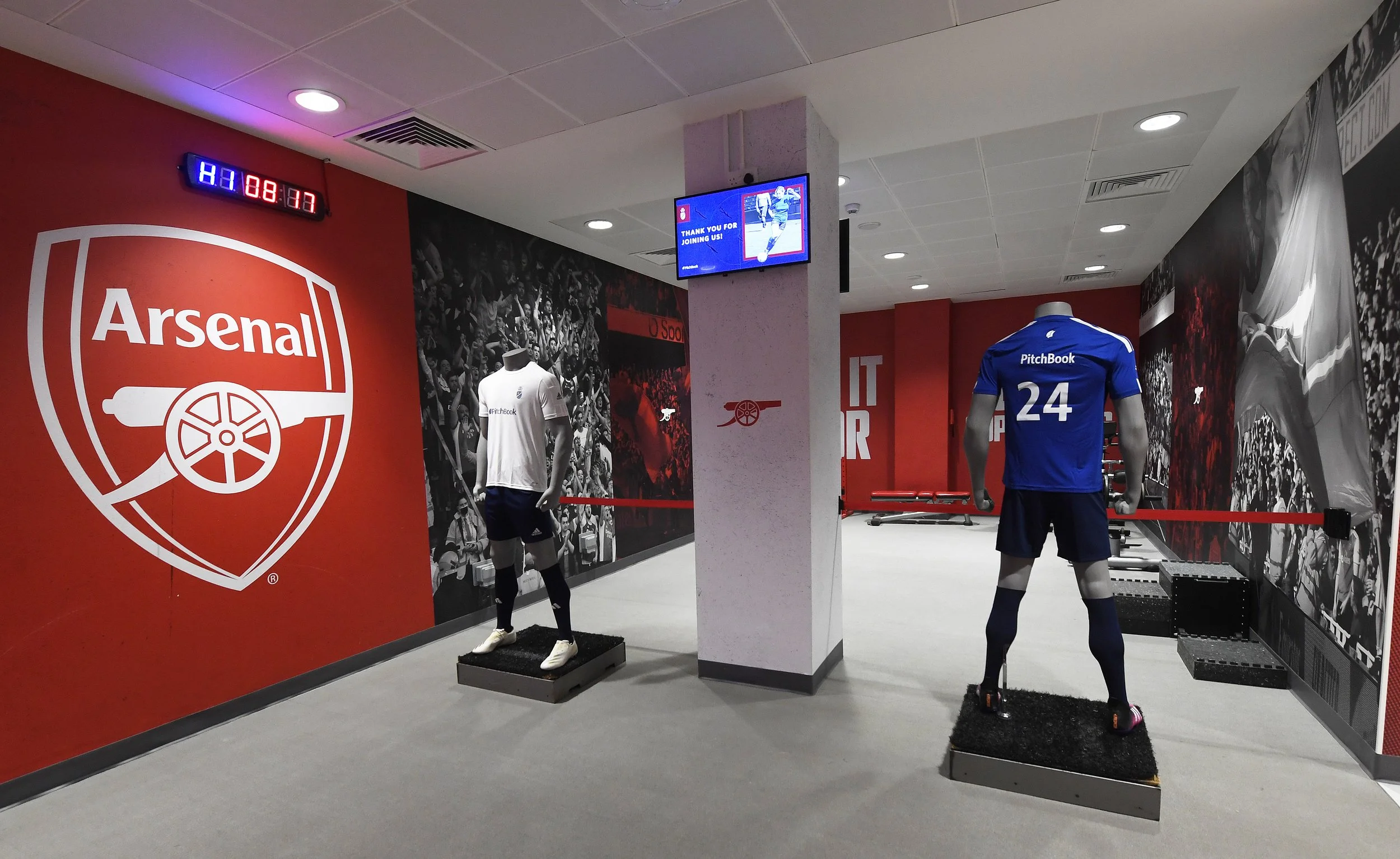 233-PITCHBOOK_football_2024 Alan Walter.JPG