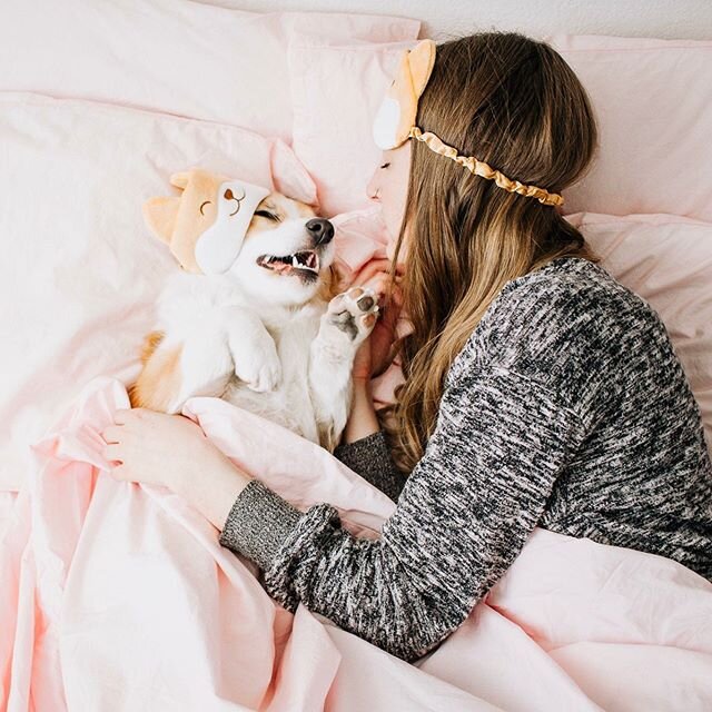 My favorite thing about the weekends is getting to sleep in and snuggle with Willo in our #brooklinen sheets. They are so buttery-smooth making it extra hard to get out of bed, and I am obsessed with our new Rose colored sheets and duvet cover. 
You 