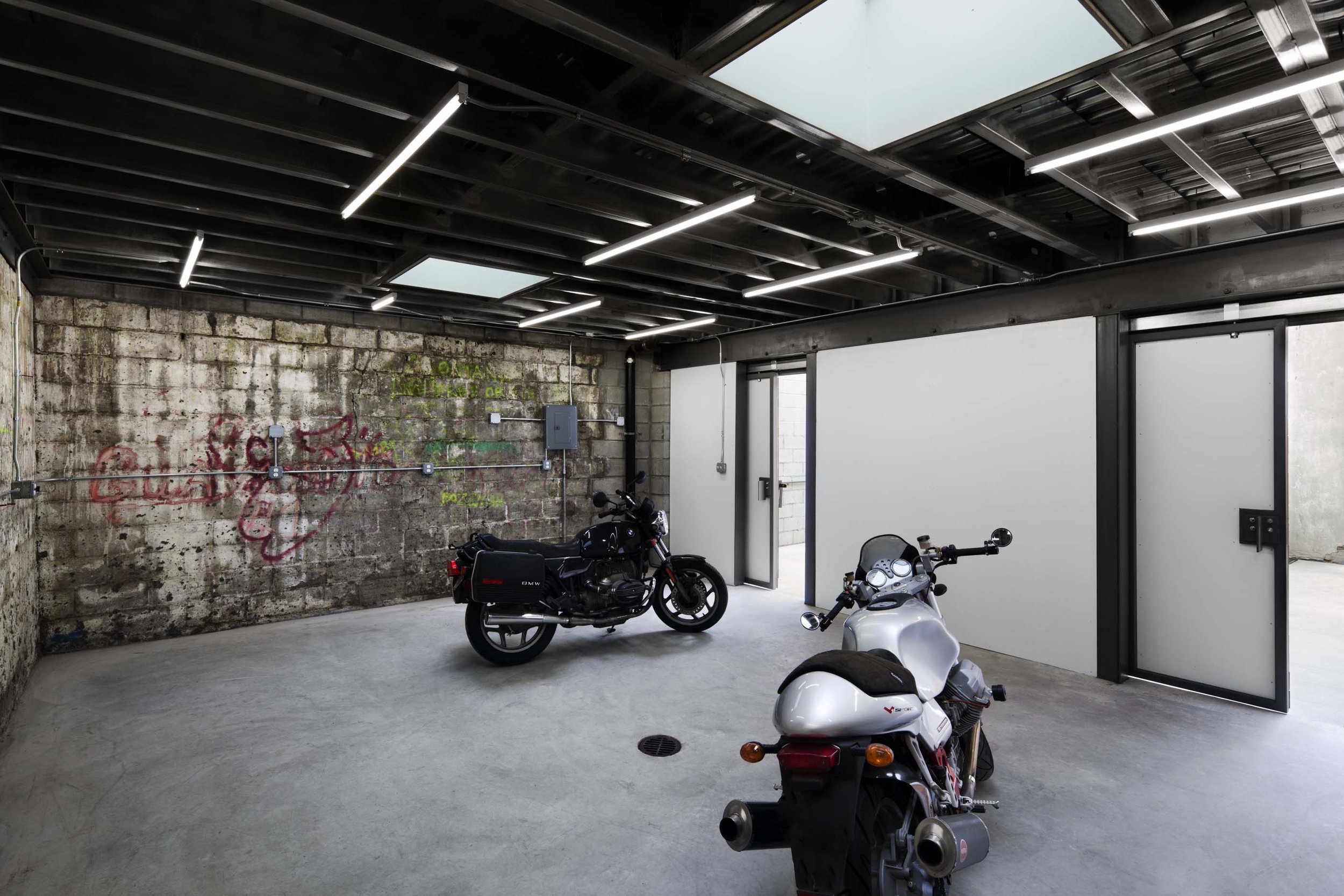 DameronArchitecture_BushwickMotorcycleGarage_photo4.jpg