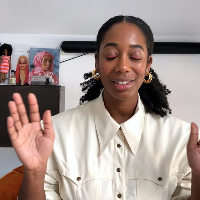 new video online. answering all your #wonderingwednesday questions. link in bio and stories!
&bull; (swipe to see what my face looked like when I read questions abt coming out of the closet while being married for 30 years, cultural appropriation and