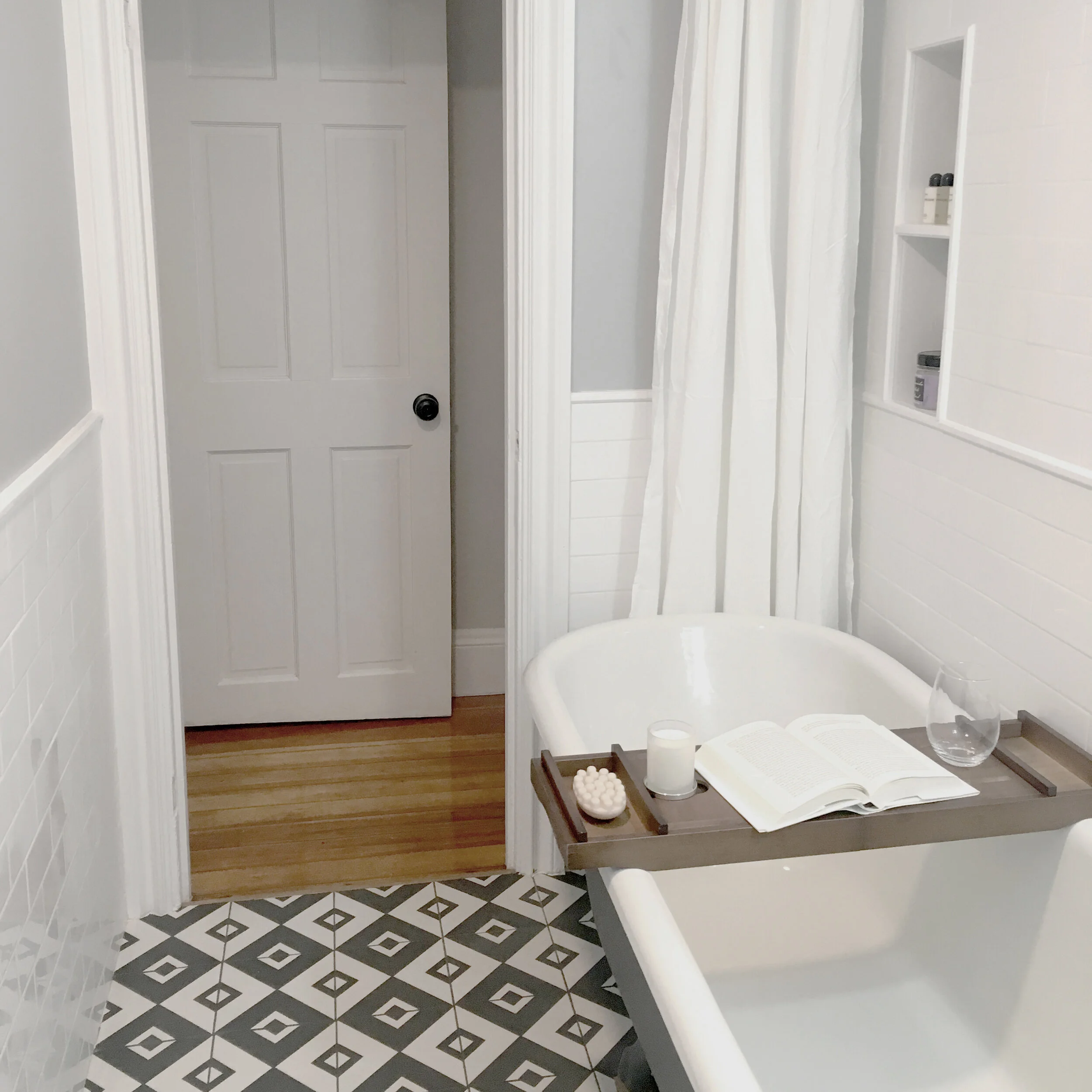 1850's Victorian - Bathroom