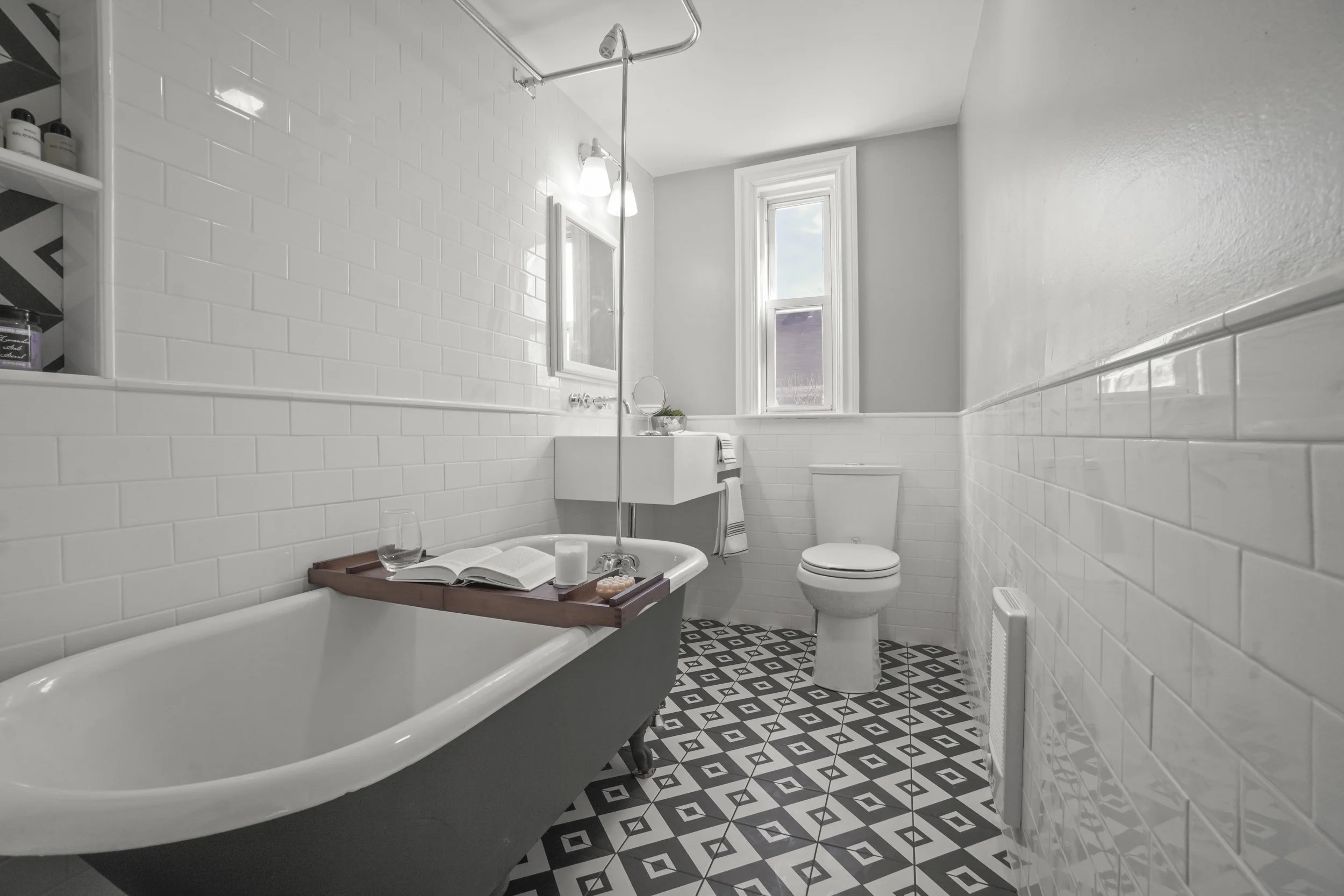 BaileySt_Bathroom.JPG
