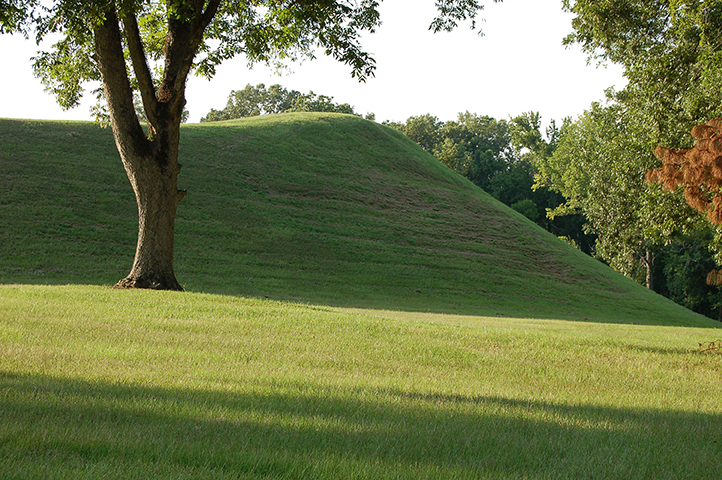 Indian-Mounds-commons.wikimedia.org-1_resize.jpg