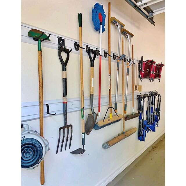 TIP:  Get it off the ground-- even in the garage!
⠀⠀⠀⠀⠀⠀⠀⠀⠀
Take all your yard tools, stadium seats, and anything else leaning against the wall and get it off the ground and on the wall.
⠀⠀⠀⠀⠀⠀⠀⠀⠀
When placing your items, alternate each piece to take