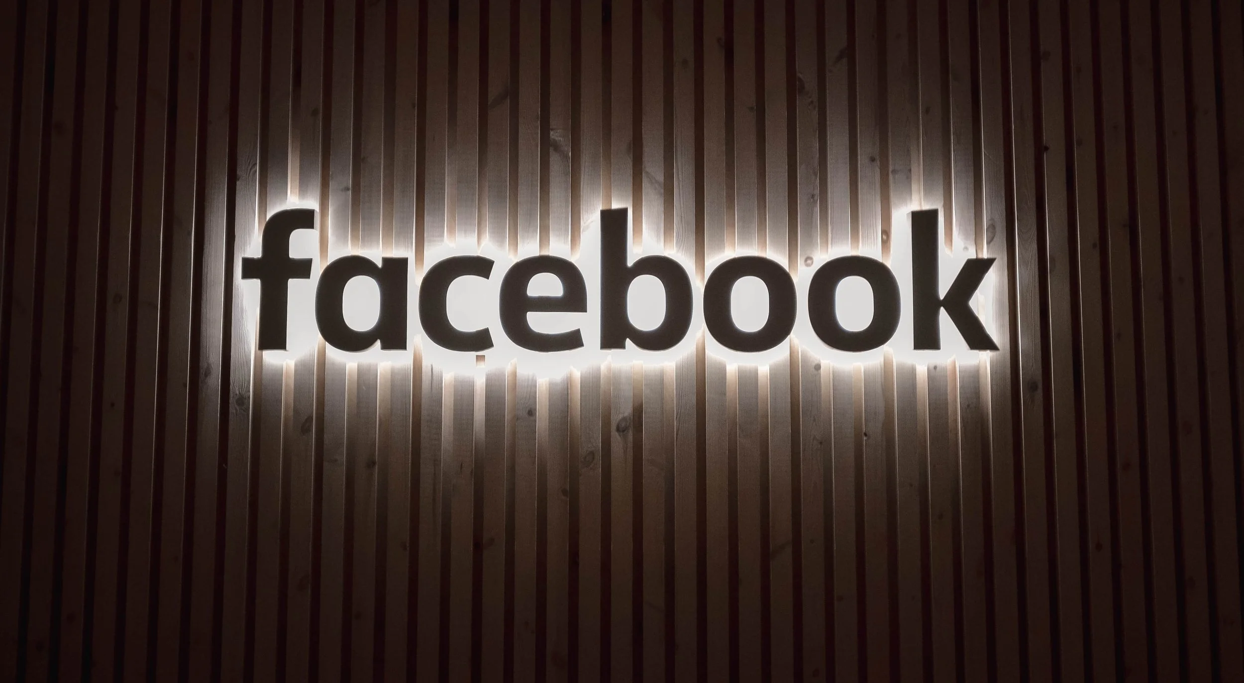 Bank Of England Boss Gives Facebook Currency Cautious Welcome
