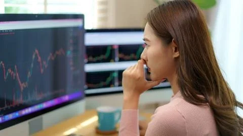 Pound Plummets to Yearly Low Amid Rising UK Borrowing Costs: What It Means for The Economy