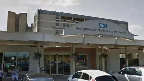 Starmer Vows to Deliver New Hospital in Basingstoke Amid Rising Frustrations