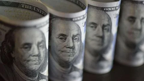The Dollar Dilemma: Understanding the Impact of a Falling US Currency