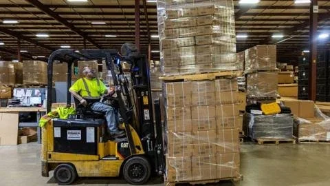 Against All Odds: US Job Market Defies Tariff Turmoil with Strong Growth