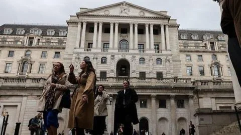 Interest Rates on the Decline: What it Means for UK Homeowners and the Economy